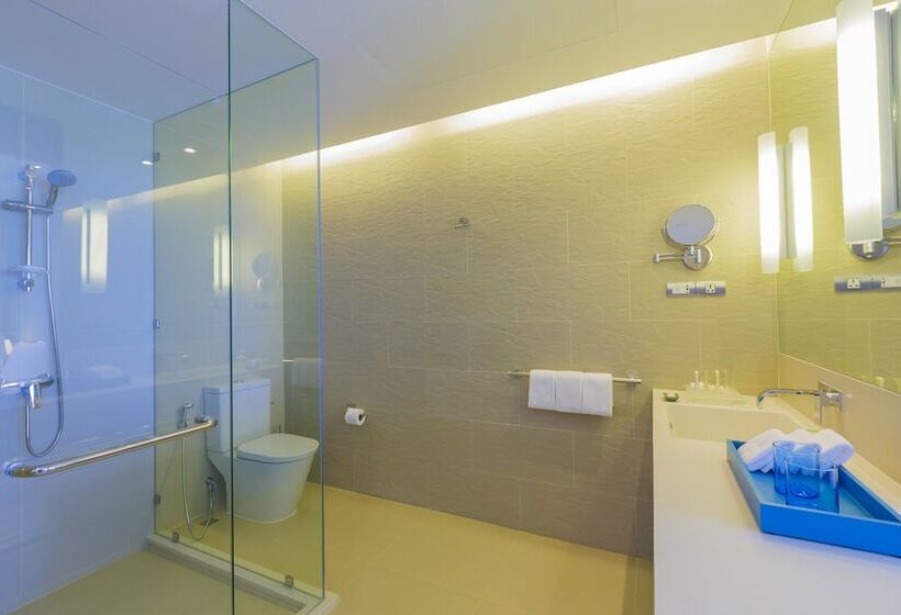 Номер Стандарт Двуспальная Кровать Вид на Море, Holiday Inn Pattaya, An Ihg