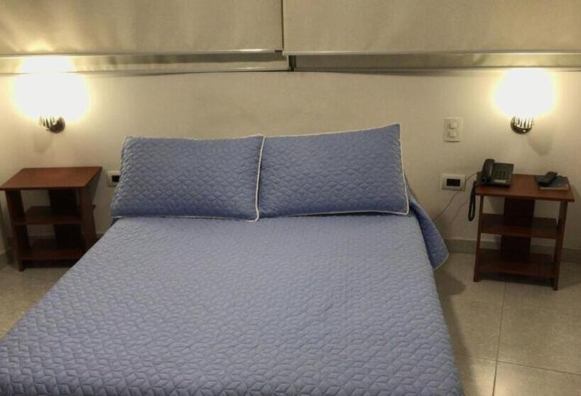 Номер Deluxe, Manhattan Barbosa