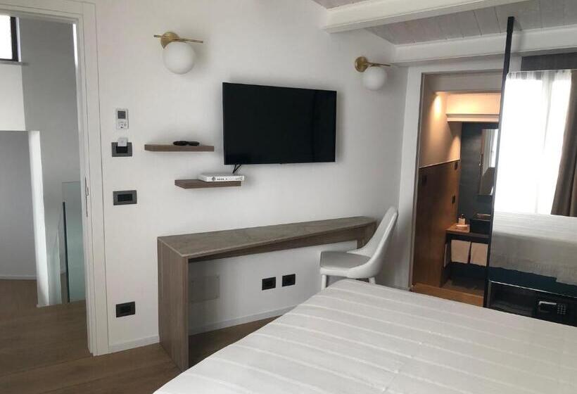 Superior Room King Size Bed, Palazzo Raho Suites