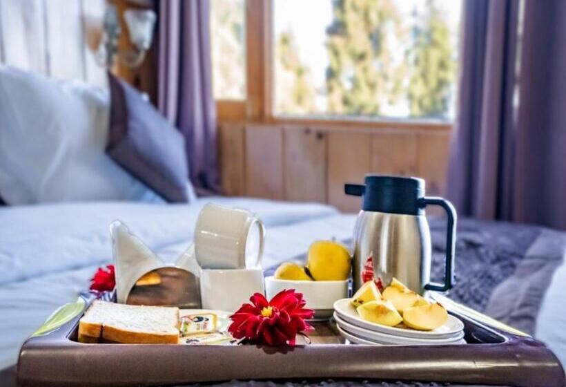 스탠다드 룸 산 전망, La Riqueza Kanatal   Mountain View Rooms   Welcome New Year With Fresh Snowfall