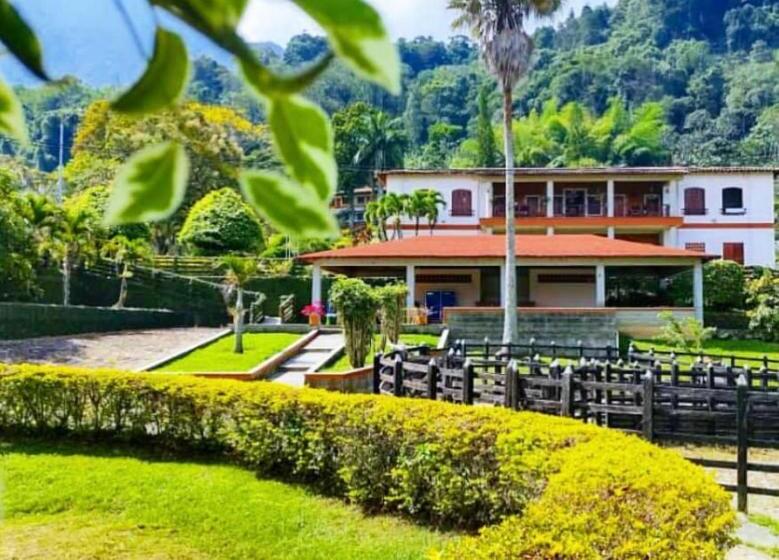 Трехместный Номер Superior, Granja Del Cafe Hotel Y Centro De Convenciones