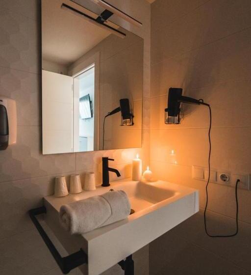 Номер Стандарт Трехместный, Hostal Comfort Suites