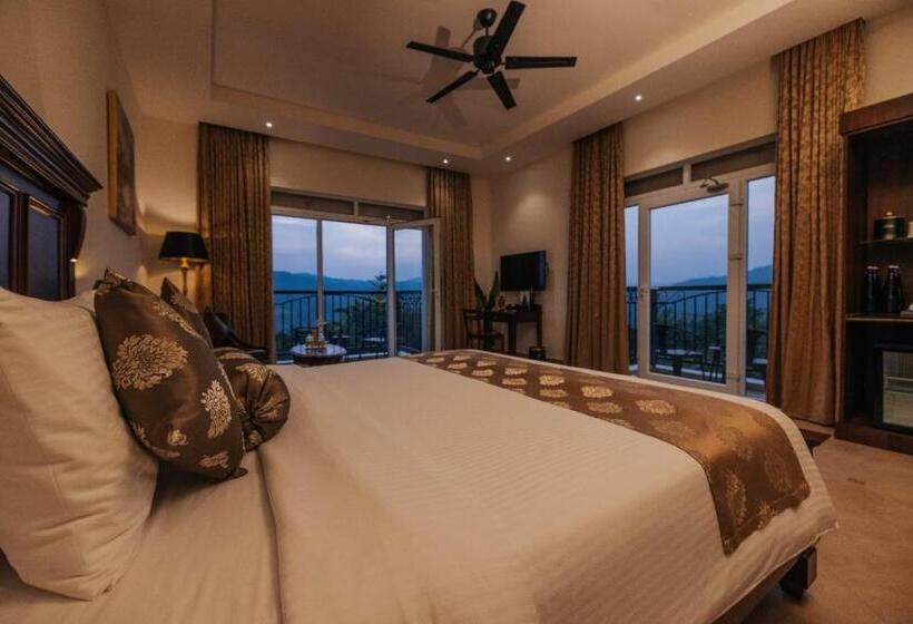 Номер Deluxe с Балконом, Montrose Golf Resort & Spa