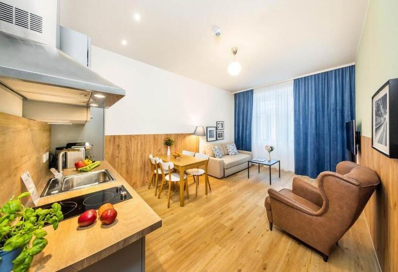 スイート, Jimmy S Apartments Emerald