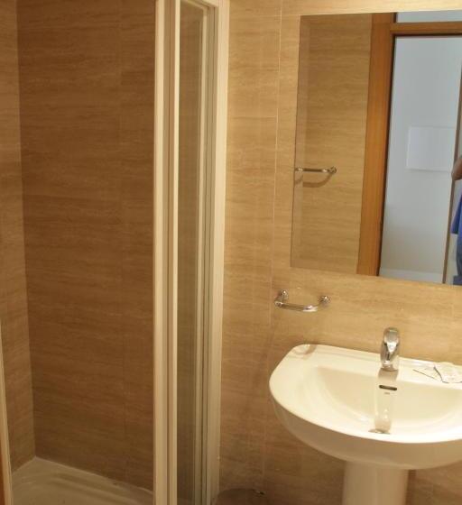חדר סטנדרט לשלושה, Hostal Francisco Salinas
