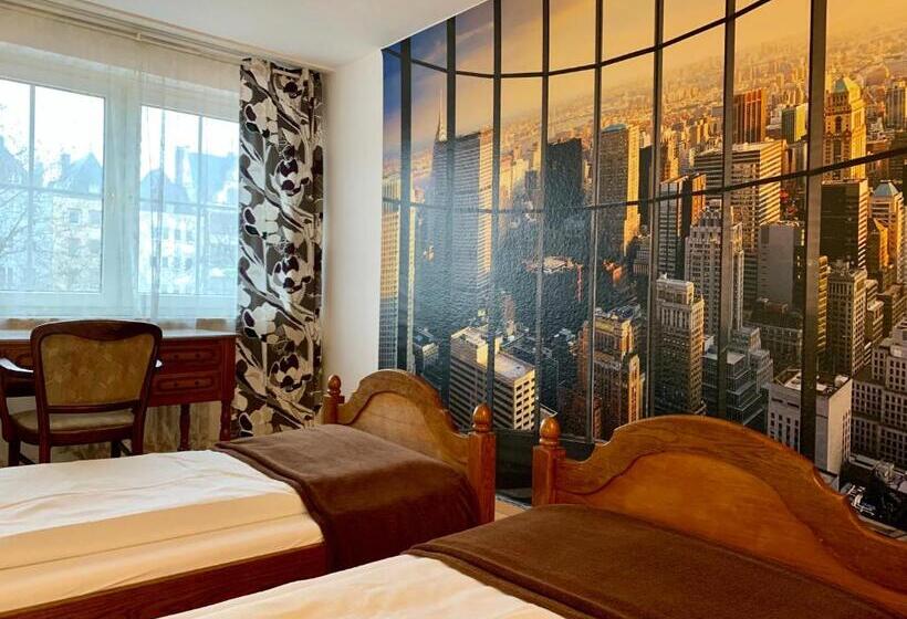 Апартаменты 3 Спальни, Altstadthotel Hayk Am Rhein