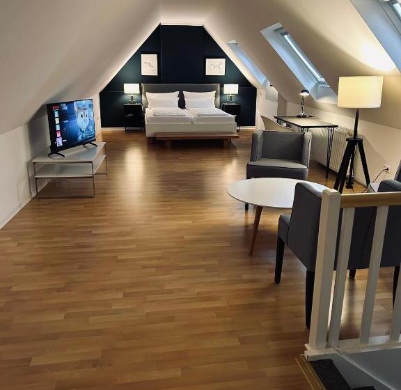 Четырехместный Номер Superior, Dk Hotel Deutscher Kaiser