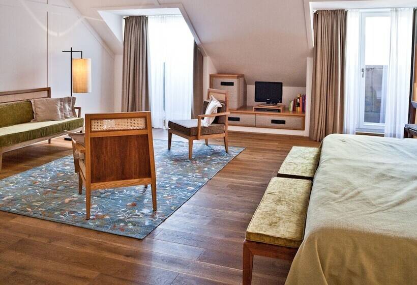 Suite, Louis