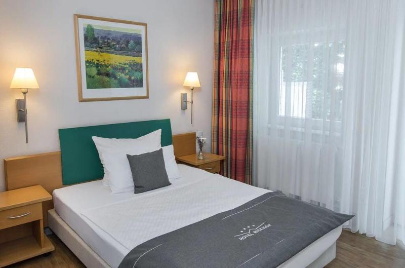 Quarto Estandar Individual, Nickisch