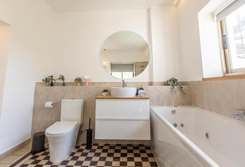 جناح سرير كينج, Rooms Unique Staying In Paphos Centre
