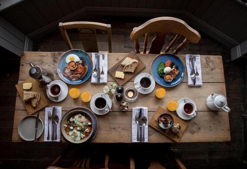 اتاق سوپریور با تخت بزرگ, The Black Swan Inn