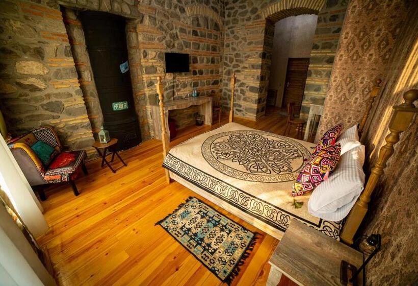 اتاق استاندارد با چشم‌انداز کوهستان, Old Town Sheki