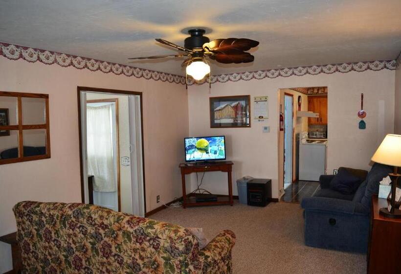 Хижина, Little River Inn Motel