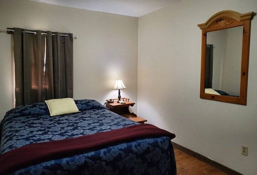 Хижина, Little River Inn Motel