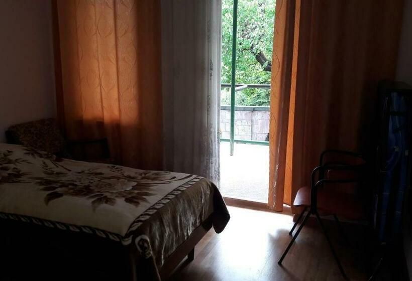 اتاق استاندارد با چشم‌انداز باغ, Guest House Mary