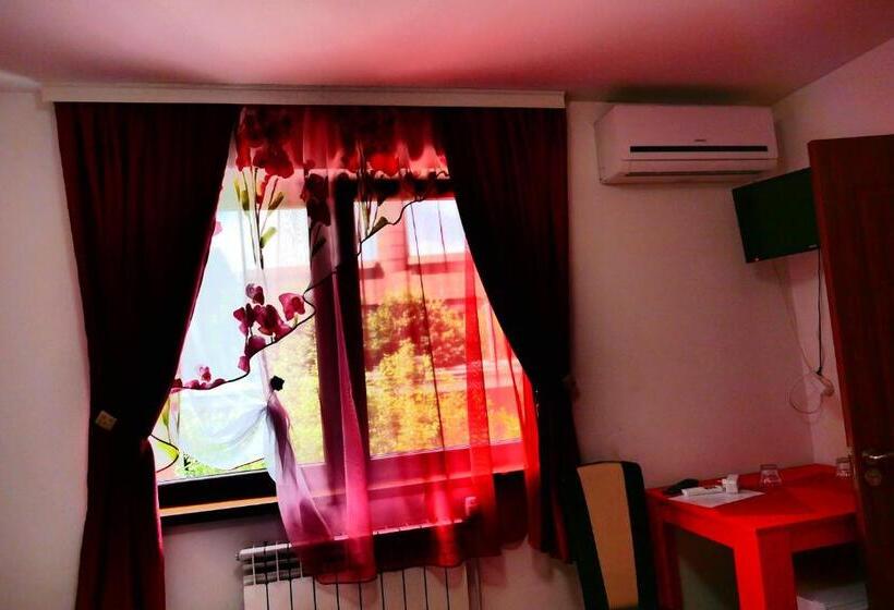 اتاق لوکس, Pensiunea Roua Florilor