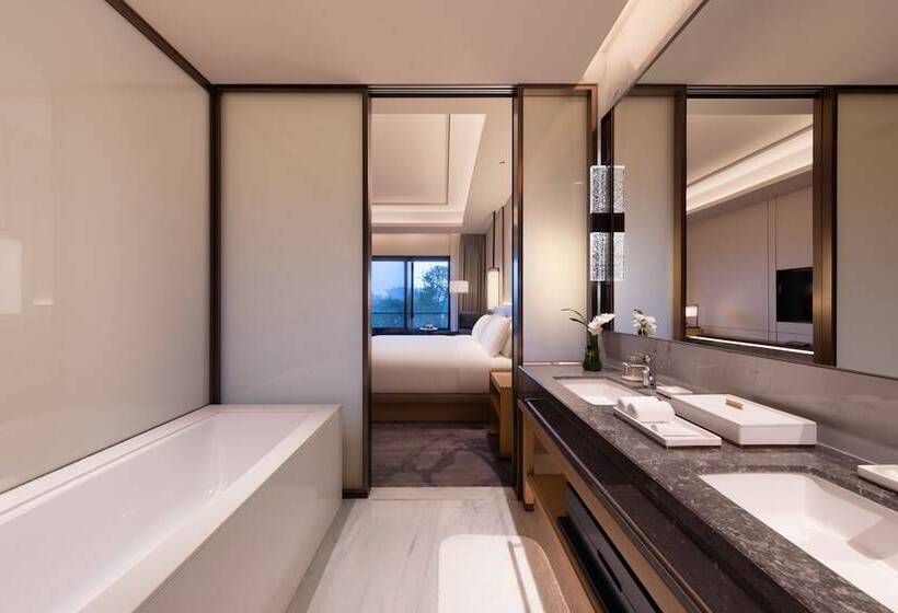 اتاق استاندارد با بالکن, Gran Melia Chengdu