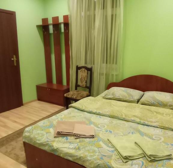 Номер Стандарт, панський двір