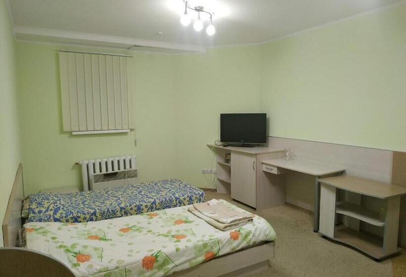 스탠다드 트리픔 룸 공동욕실, Mini Hotel Chabany Lake   мини отель у озера чабаны