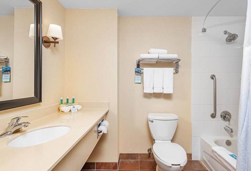 Люкс, Holiday Inn Express Hotel & Suites Clarington   Bowmanville, An Ihg