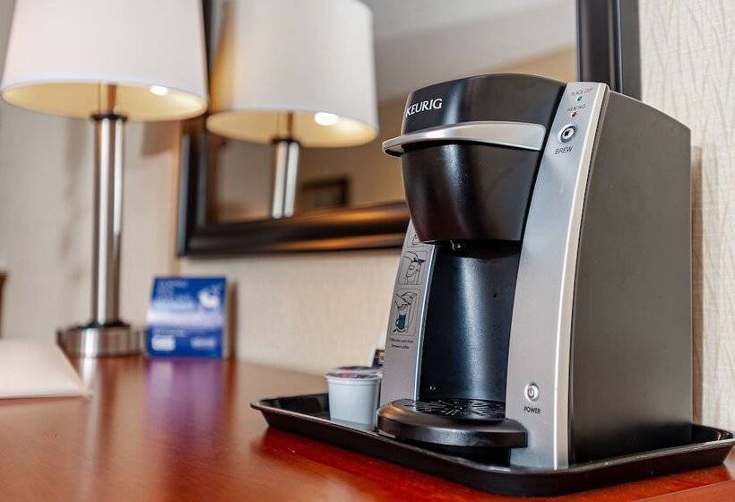 Номер Стандарт, Holiday Inn Express Hotel & Suites Clarington   Bowmanville, An Ihg