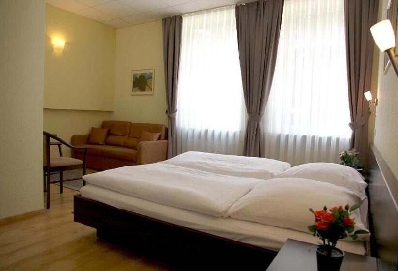 اتاق استاندارد, Am Charlottenplatz