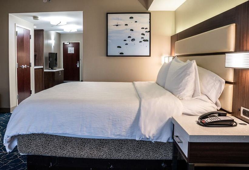 Люкс, Hilton Garden Inn Fayetteville Fort Liberty