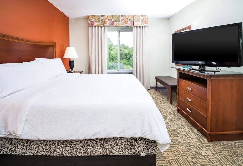 Люкс, Hilton Garden Inn Fayetteville Fort Liberty