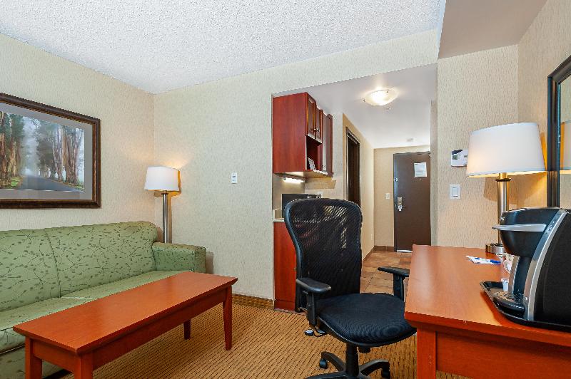 스위트 킹사이즈 침대, Holiday Inn Express Hotel & Suites Clarington   Bowmanville, An Ihg