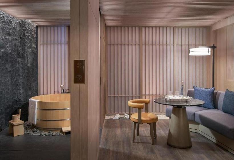 Номер Superior, Okura Manila