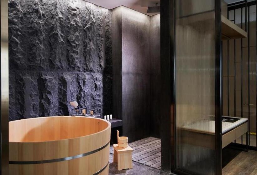 Номер Deluxe, Okura Manila