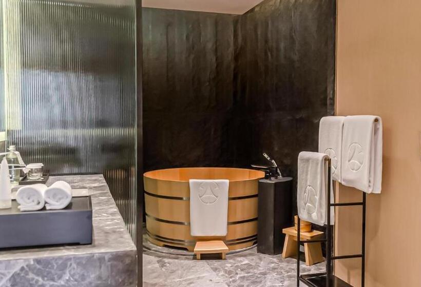 Президентский Люкс, Okura Manila