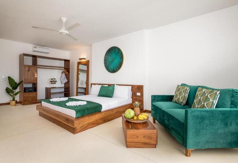 اتاق لوکس با بالکن و چشم‌انداز دریا, Imara Beach Resort