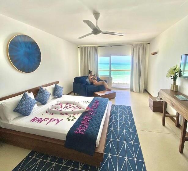 豪华海景房带阳台, Imara Beach Resort