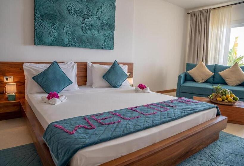 اتاق لوکس با بالکن و چشم‌انداز دریا, Imara Beach Resort