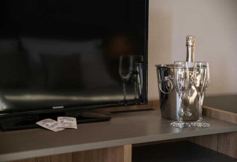 Номер Стандарт с Балконом, Giafra Luxury Rooms