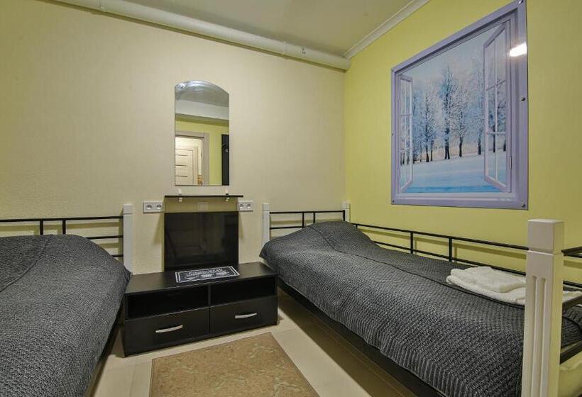 Номер Deluxe, Battle Mile Hostel
