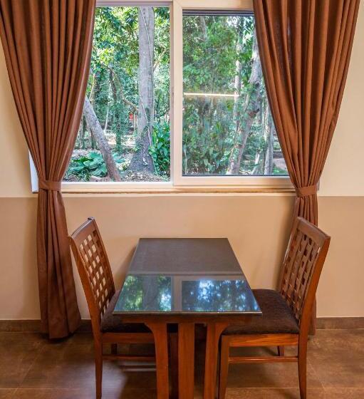 小室, Nirvana Hill Resort