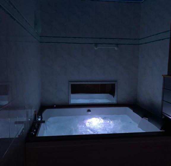 اتاق لوکس, Relax And Pool Apartments Novi Sad