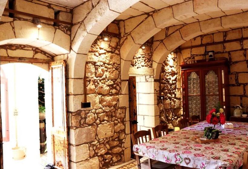 اتاق استاندارد با تخت بزرگ, Il Bàrraġ Farmhouse B&b   Gozo Traditional Hospitality