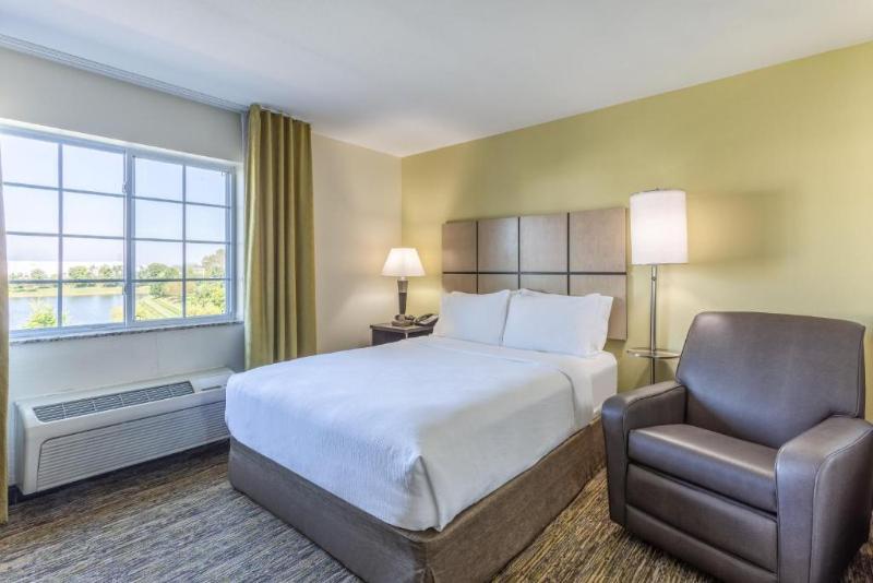 Standard Studio, Candlewood Suites Aurora Naperville, An Ihg