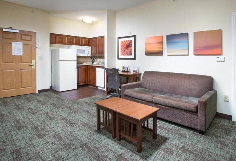 מיטת קינג בסוויטה, Staybridge Suites Augusta, An Ihg