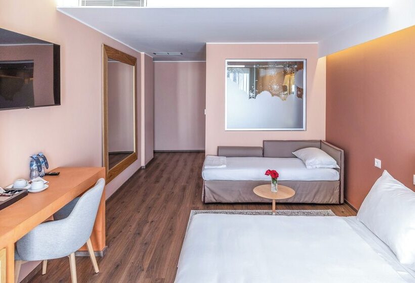 小型套房带泳池景, Vlora Priam Affiliated by Meliá