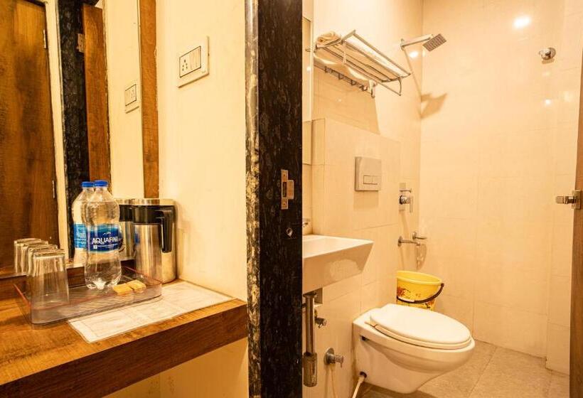Quarto Deluxe, Khajanchi