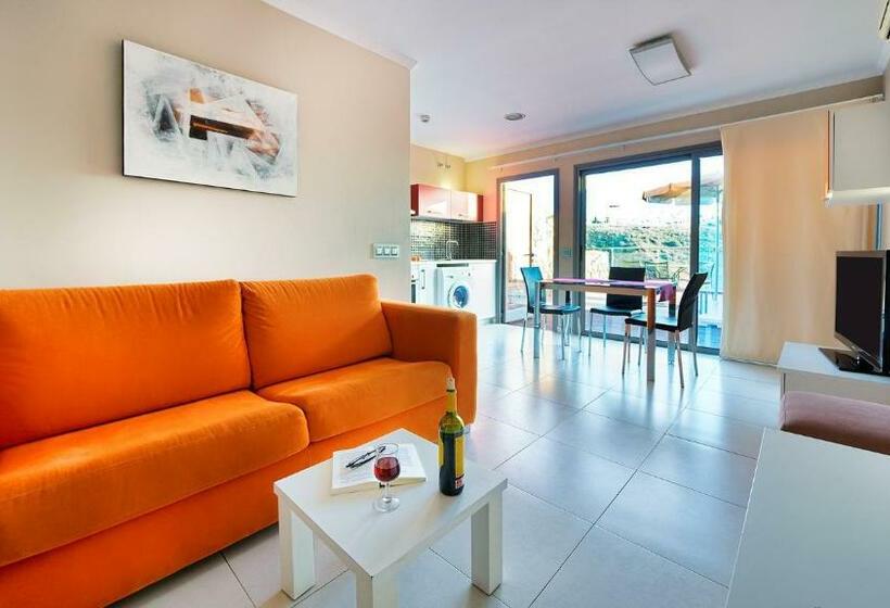 침실 1개 발코니 아파트, Las Villas De Amadores
