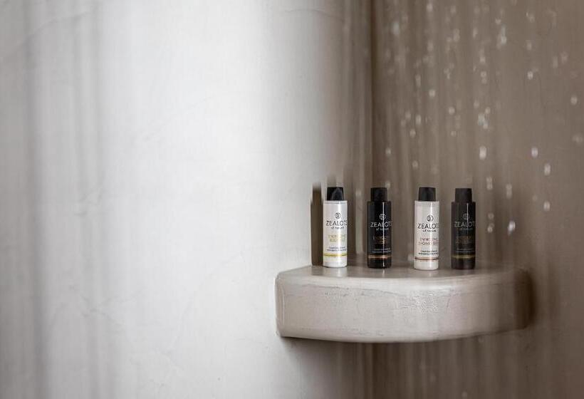 전망 스위트, Adamant Suites