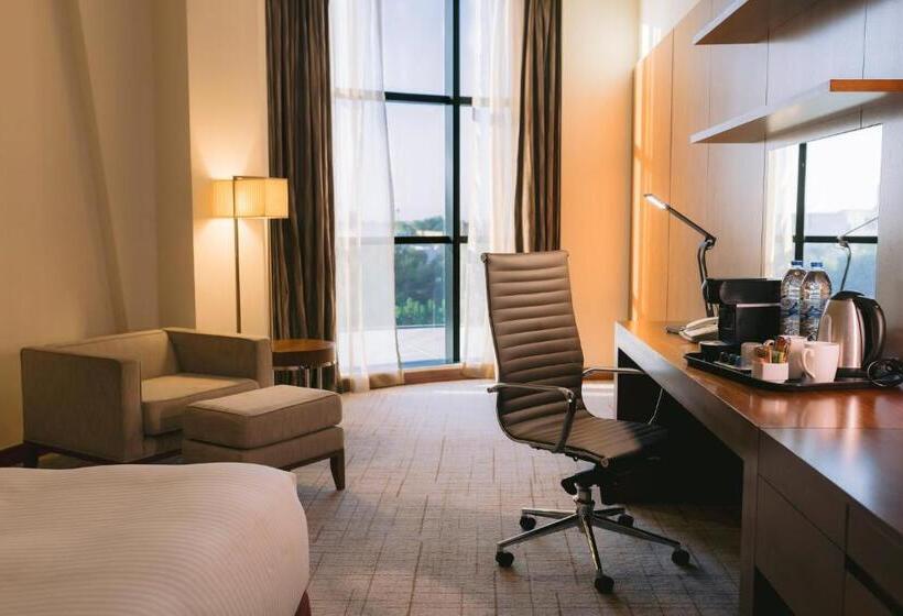 Номер Премиум, Holiday Inn Abu Dhabi, An Ihg