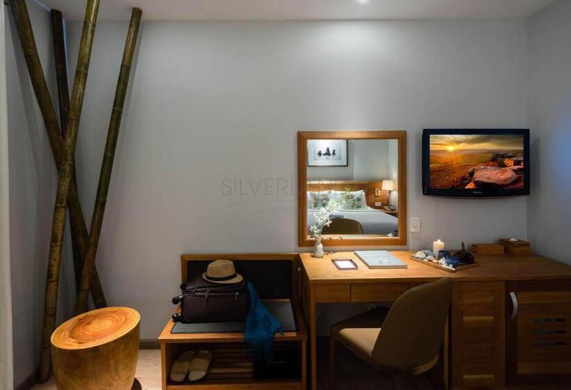 行政房间, Silverland Yen