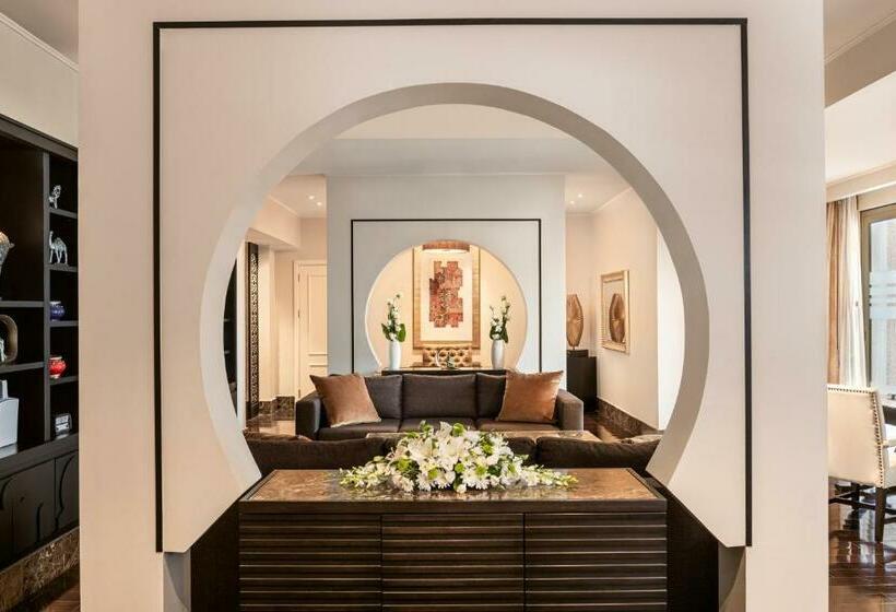 Люкс Real 2 Спальни, Oaks Ibn Battuta Gate Dubai