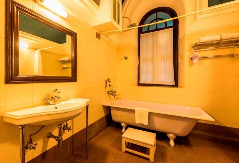 Quarto Standard Cama King, Royal Orchid Brindavan Garden Mysore